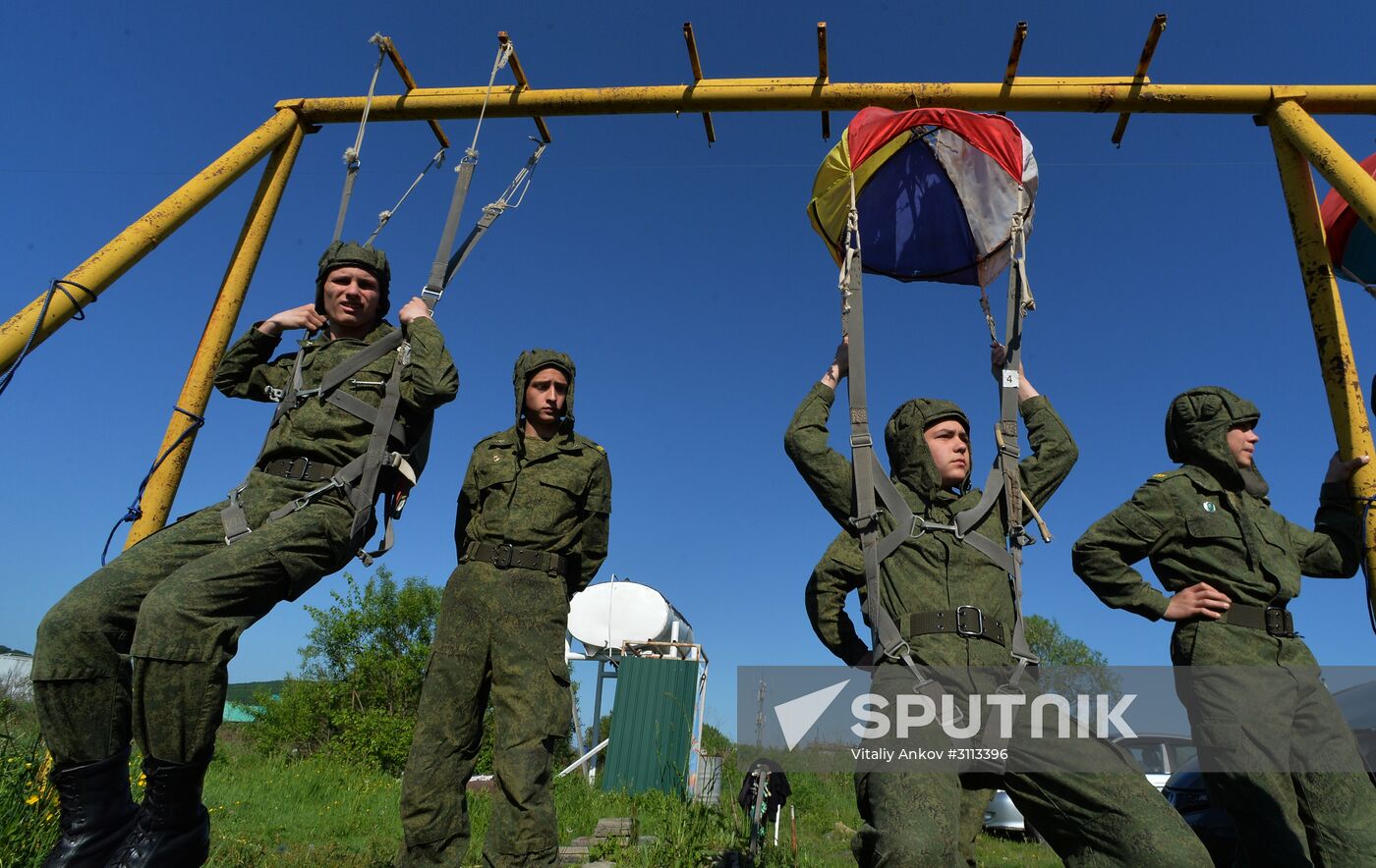 Ussurisk Suvorov military school cadets airdropped