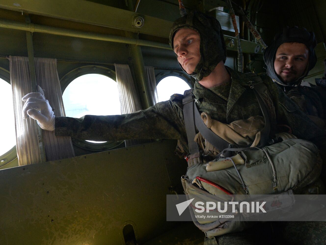 Ussurisk Suvorov military school cadets airdropped