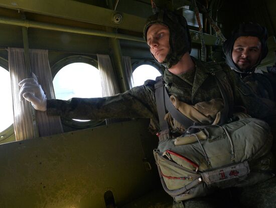 Ussurisk Suvorov military school cadets airdropped
