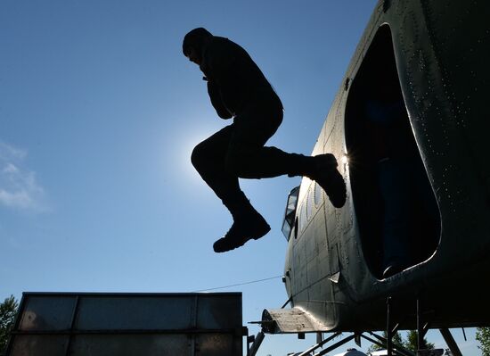 Ussurisk Suvorov military school cadets airdropped