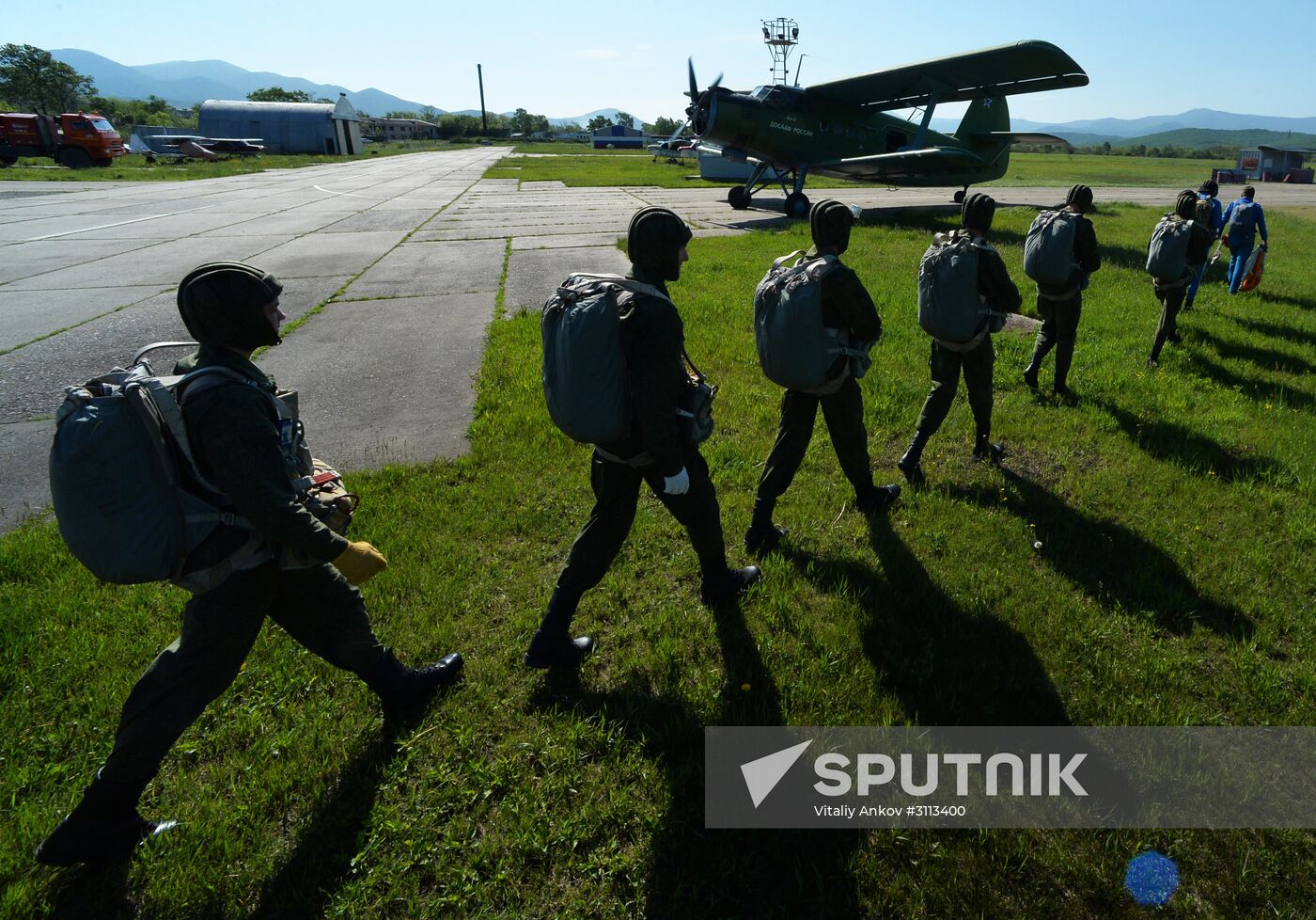 Ussurisk Suvorov military school cadets airdropped
