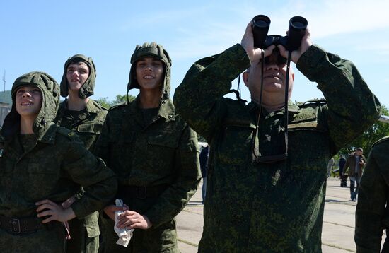 Ussurisk Suvorov military school cadets airdropped