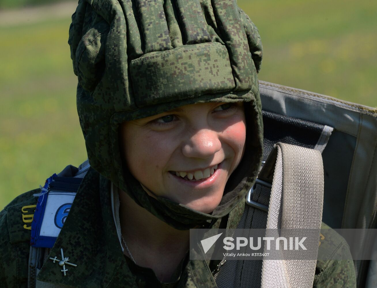 Ussurisk Suvorov military school cadets airdropped