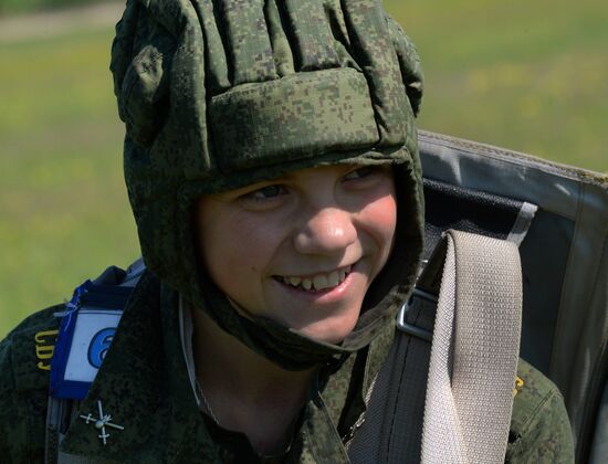 Ussurisk Suvorov military school cadets airdropped