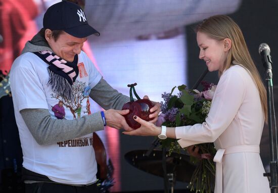 Tree planting effort and Oleg Yankovsky Creative Discovery Awards