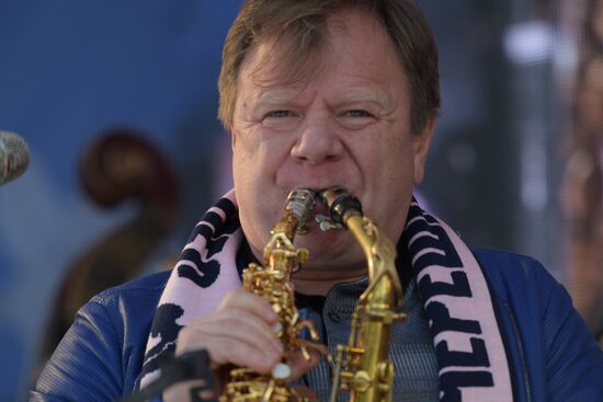 Tree planting effort and Oleg Yankovsky Creative Discovery Awards