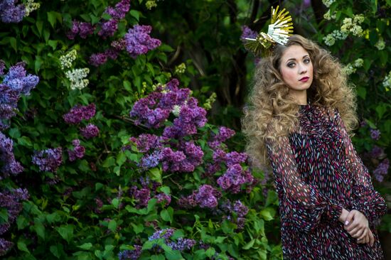 Lilac bushes bloom in Moscow