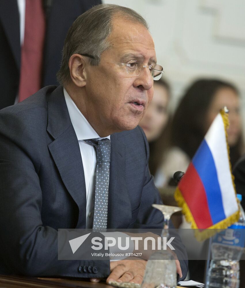 Russian Foreign Minister Lavrov, Defense Minister Shoigu visit Cairo