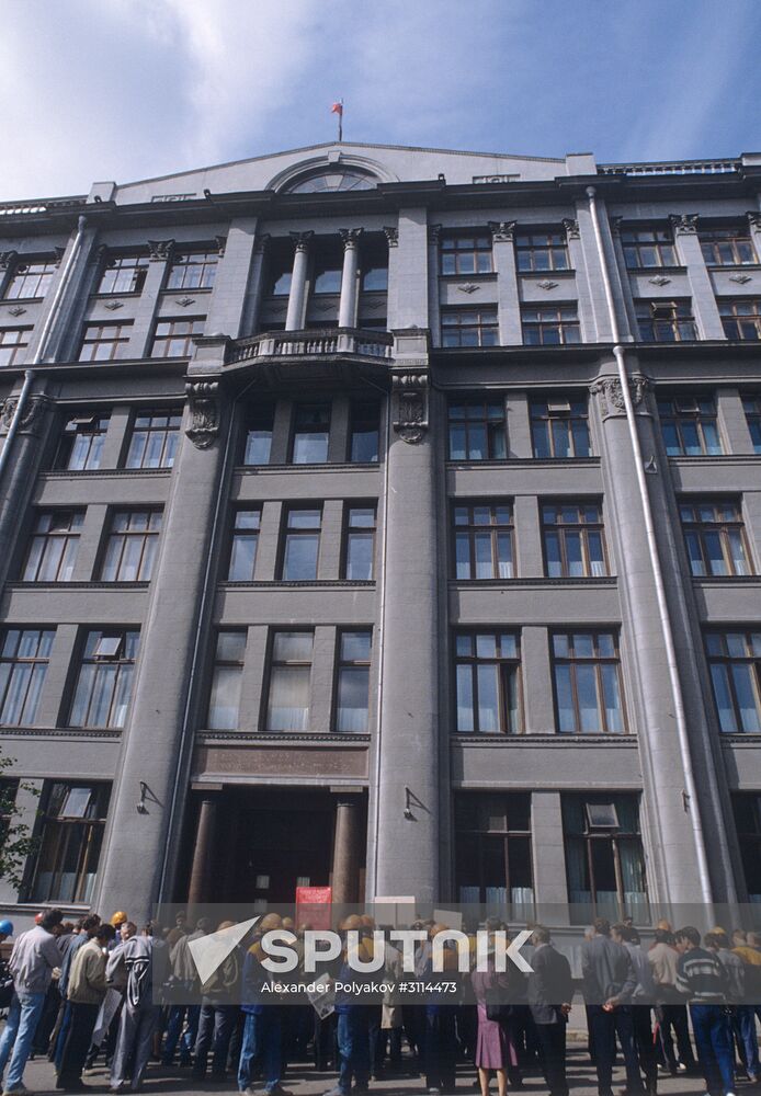 Picketing Government building