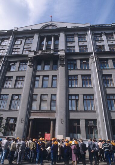 Picketing Government building