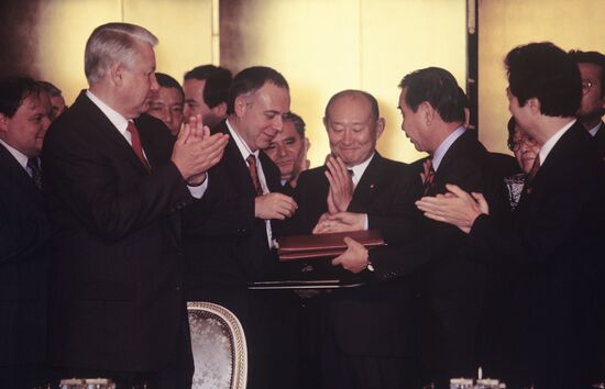 Boris Yeltsin visits Japan