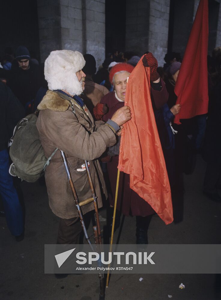 Rally outside Oktyabrskaya metro station in Moscow