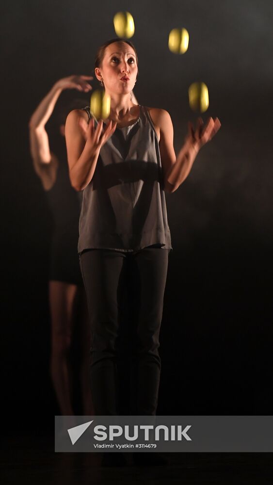 Show of "4X4: Ephemeral Architecture" at Chekhov Theater Festival