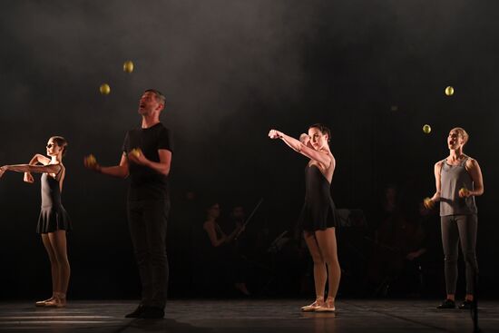 Show of "4X4: Ephemeral Architecture" at Chekhov Theater Festival