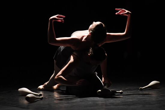 Show of "4X4: Ephemeral Architecture" at Chekhov Theater Festival