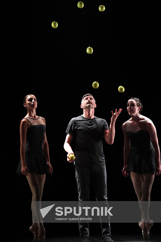 Show of "4X4: Ephemeral Architecture" at Chekhov Theater Festival