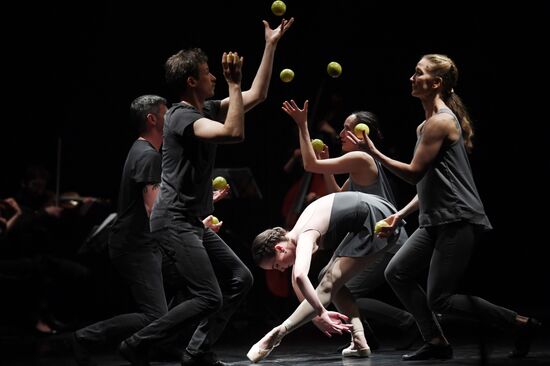 Show of "4X4: Ephemeral Architecture" at Chekhov Theater Festival