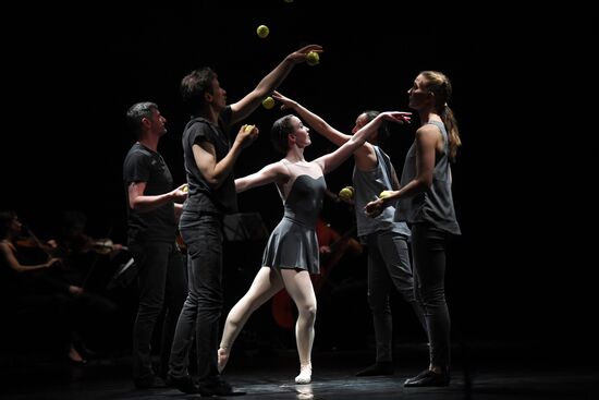 Show of "4X4: Ephemeral Architecture" at Chekhov Theater Festival