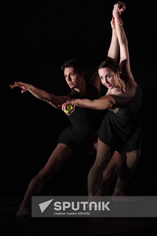 Show of "4X4: Ephemeral Architecture" at Chekhov Theater Festival