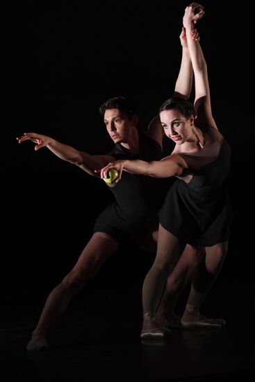 Show of "4X4: Ephemeral Architecture" at Chekhov Theater Festival