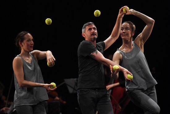 Show of "4X4: Ephemeral Architecture" at Chekhov Theater Festival