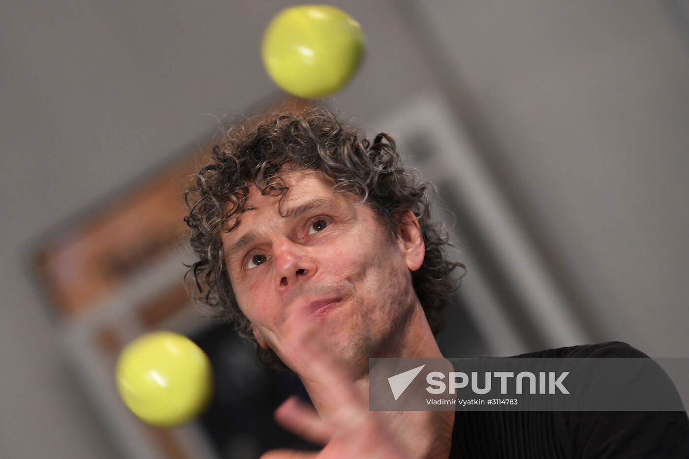 Show of "4X4: Ephemeral Architecture" at Chekhov Theater Festival