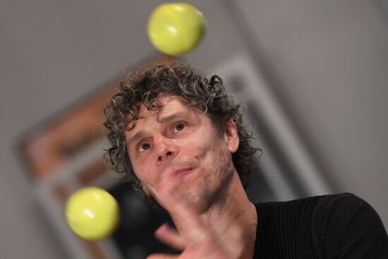 Show of "4X4: Ephemeral Architecture" at Chekhov Theater Festival