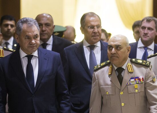 Russian Foreign Minister Lavrov, Defense Minister Shoigu visit Cairo