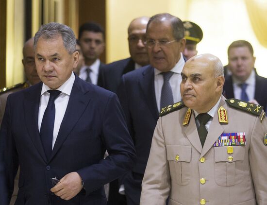 Russian Foreign Minister Lavrov, Defense Minister Shoigu visit Cairo