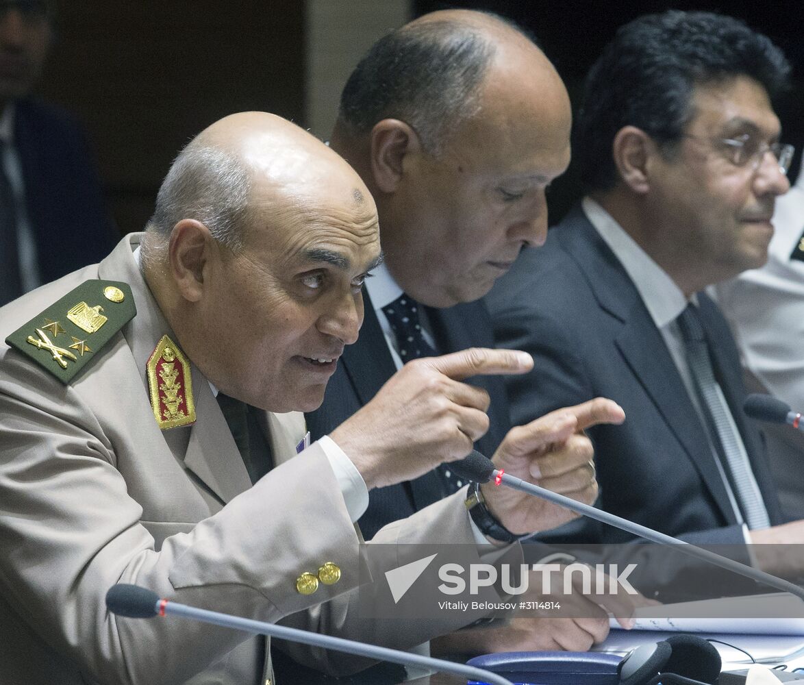 Russian Foreign Minister Lavrov, Defense Minister Shoigu visit Cairo