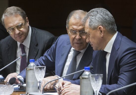 Russian Foreign Minister Lavrov, Defense Minister Shoigu visit Cairo