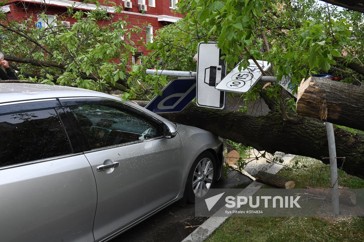 Hurricane aftermath in Moscow