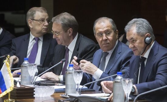 Russian Foreign Minister Lavrov, Defense Minister Shoigu visit Cairo