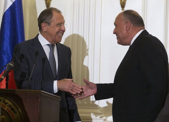 Russian Foreign Minister Lavrov, Defense Minister Shoigu visit Cairo