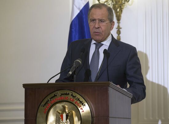 Russian Foreign Minister Lavrov, Defense Minister Shoigu visit Cairo