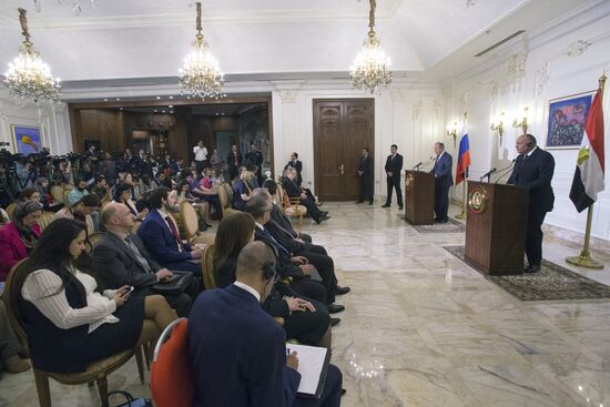 Russian Foreign Minister Lavrov, Defense Minister Shoigu visit Cairo