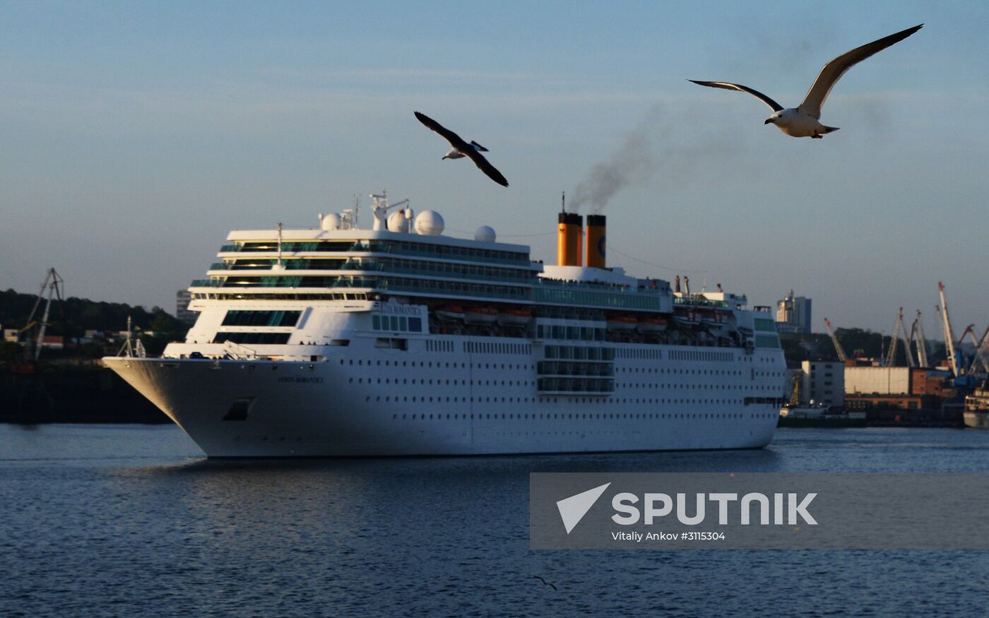 Costa Neo-Romantica ocean liner arrives in Vladivostok
