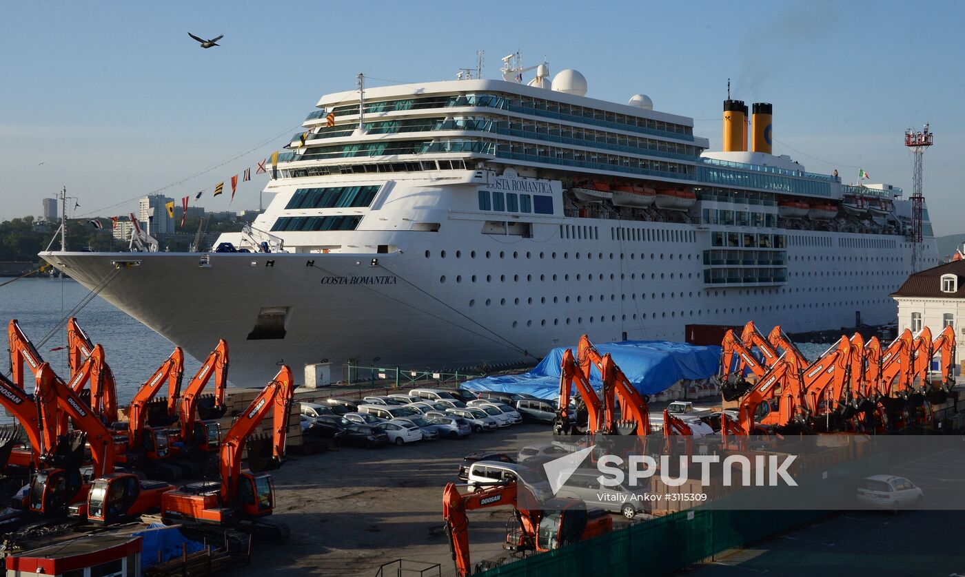 Costa Neo-Romantica ocean liner arrives in Vladivostok