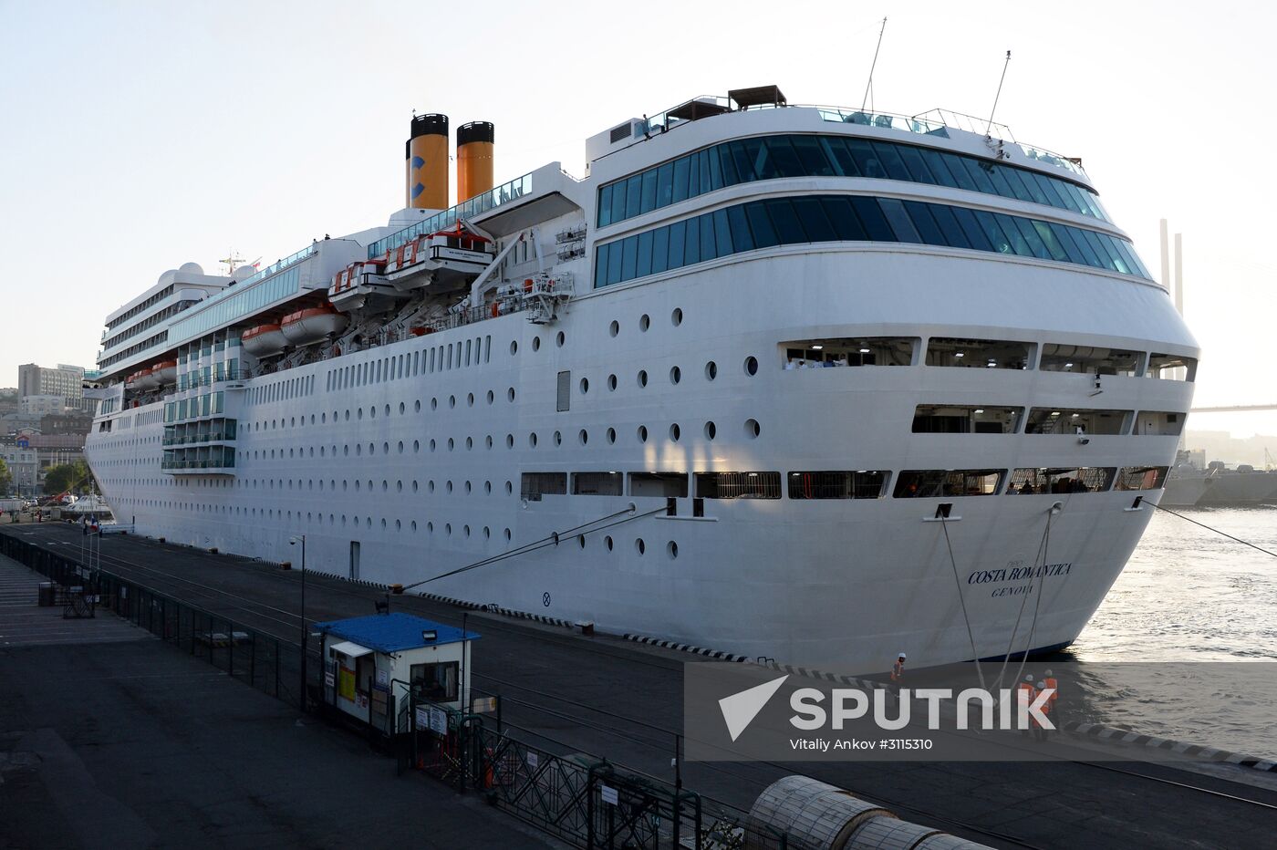 Costa Neo-Romantica ocean liner arrives in Vladivostok