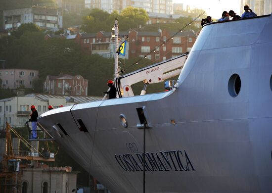 Costa Neo-Romantica ocean liner arrives in Vladivostok