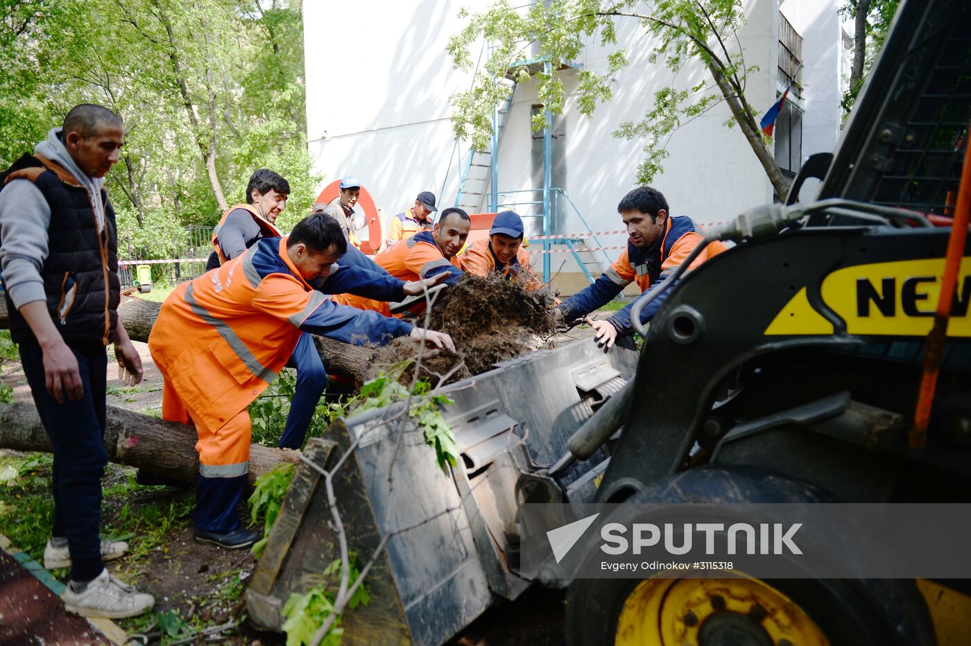Cleanup operations after hurricane hits Moscow