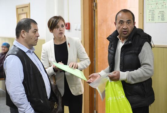 Court extends arrest warrant of defendants facing terrorist-attack charges