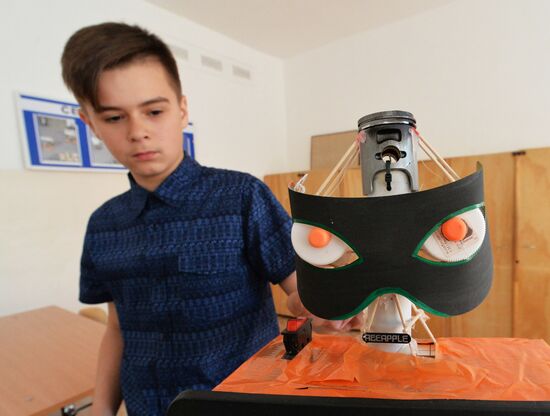 Fifth grader from Vladivostok creates robot