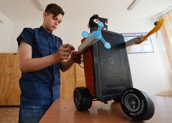 Fifth grader from Vladivostok creates robot