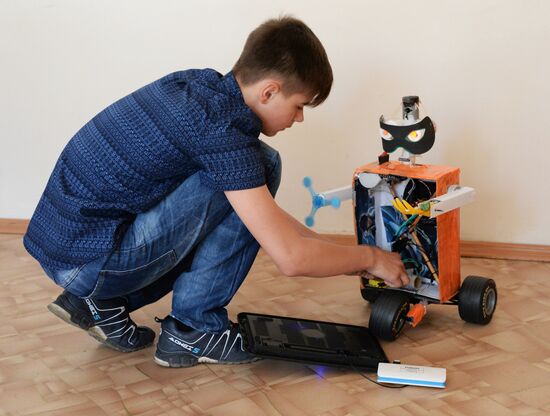 Fifth grader from Vladivostok creates robot
