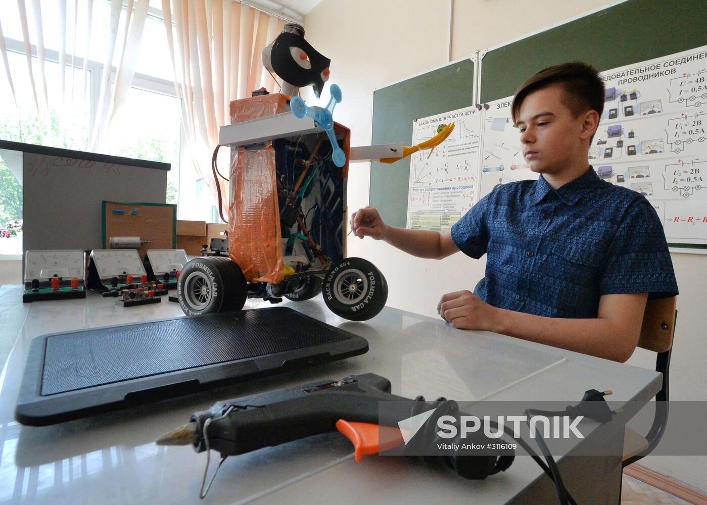 Fifth grader from Vladivostok creates robot
