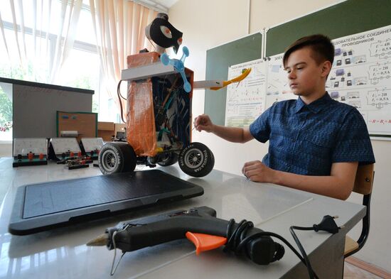 Fifth grader from Vladivostok creates robot