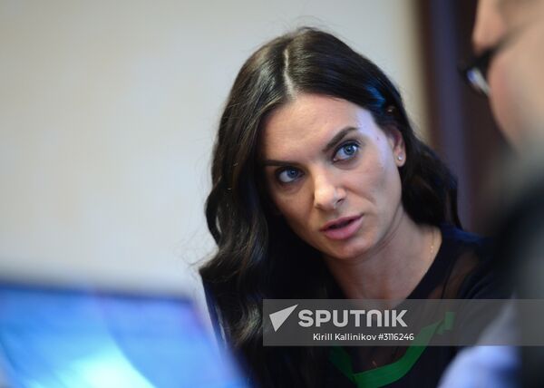 Yelena Isinbayeva resigns from RUSADA