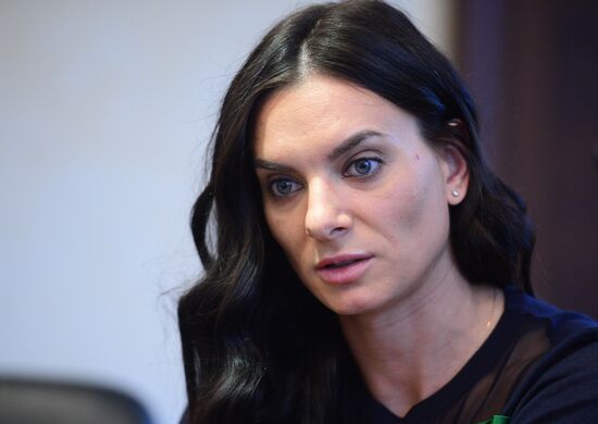 Yelena Isinbayeva resigns from RUSADA