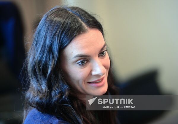Yelena Isinbayeva resigns from RUSADA
